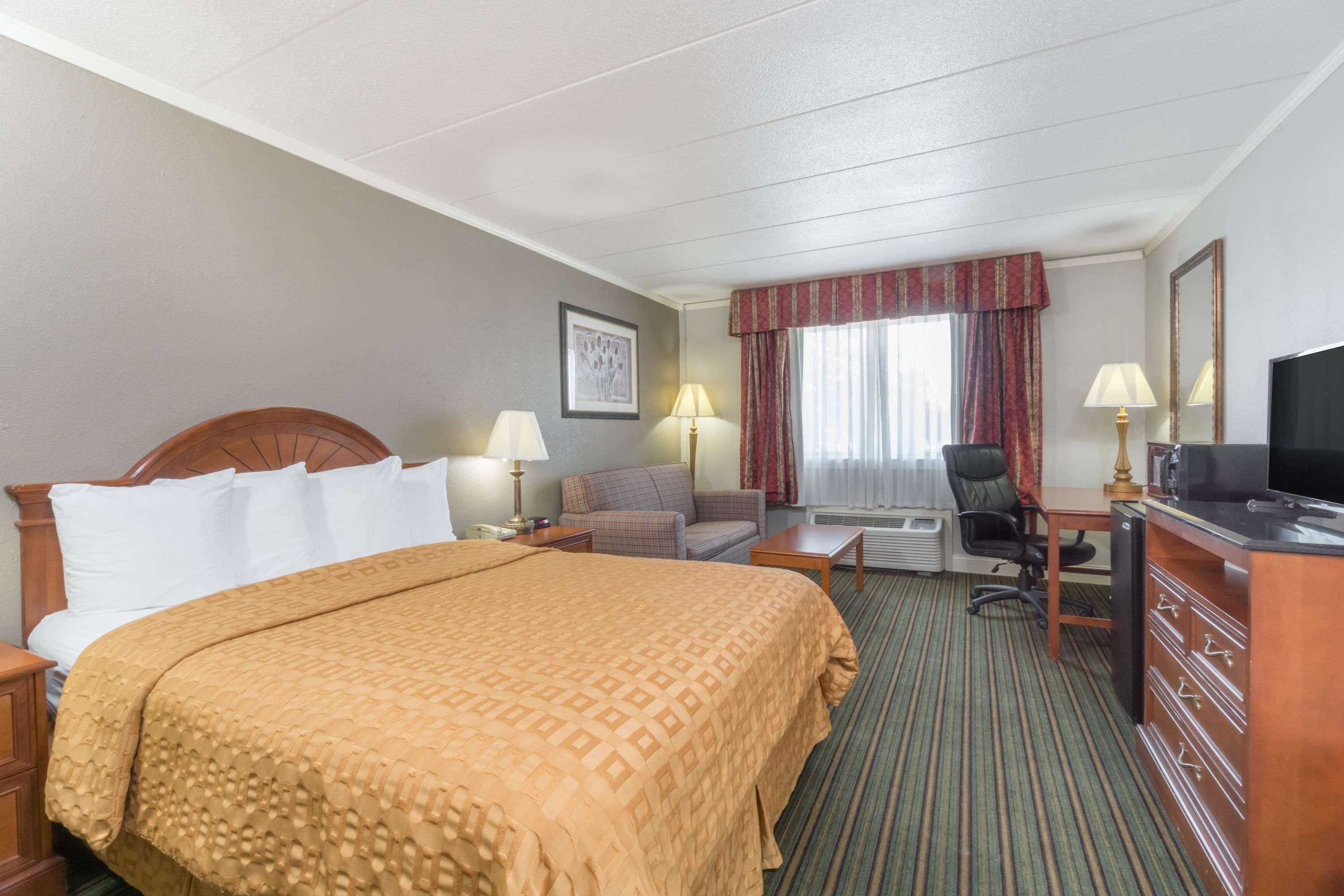 Days Inn By Wyndham Columbus East Airport Buitenkant foto
