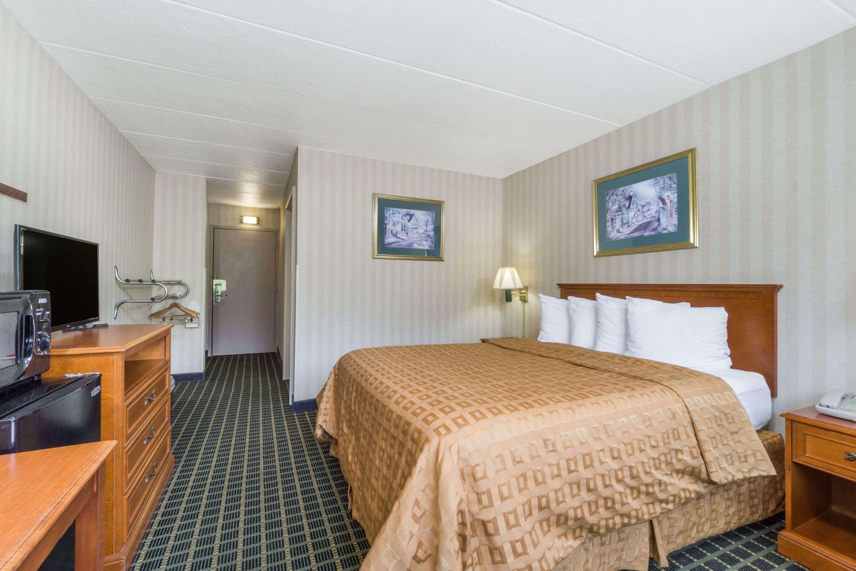 Days Inn By Wyndham Columbus East Airport Buitenkant foto