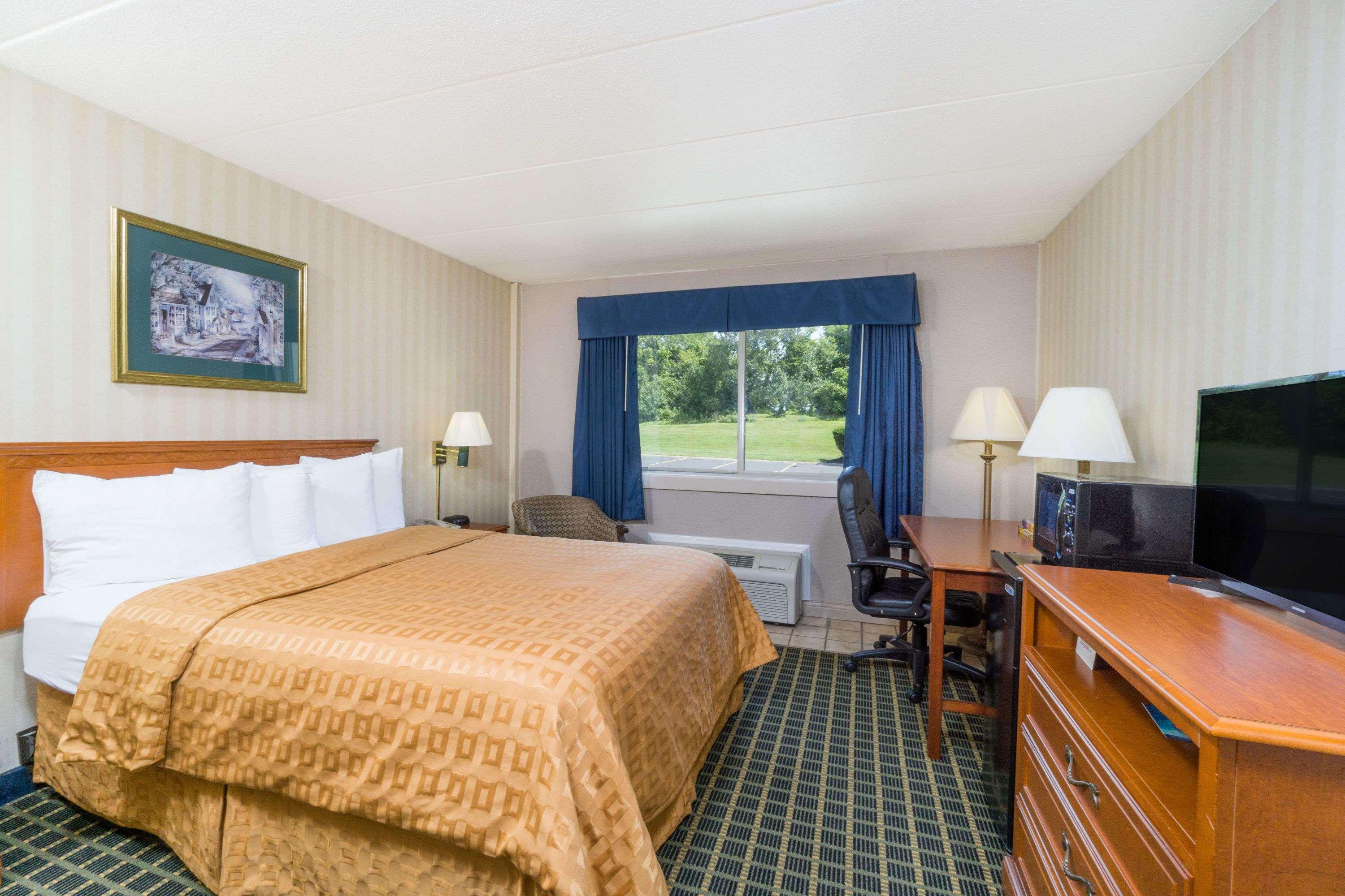 Days Inn By Wyndham Columbus East Airport Buitenkant foto