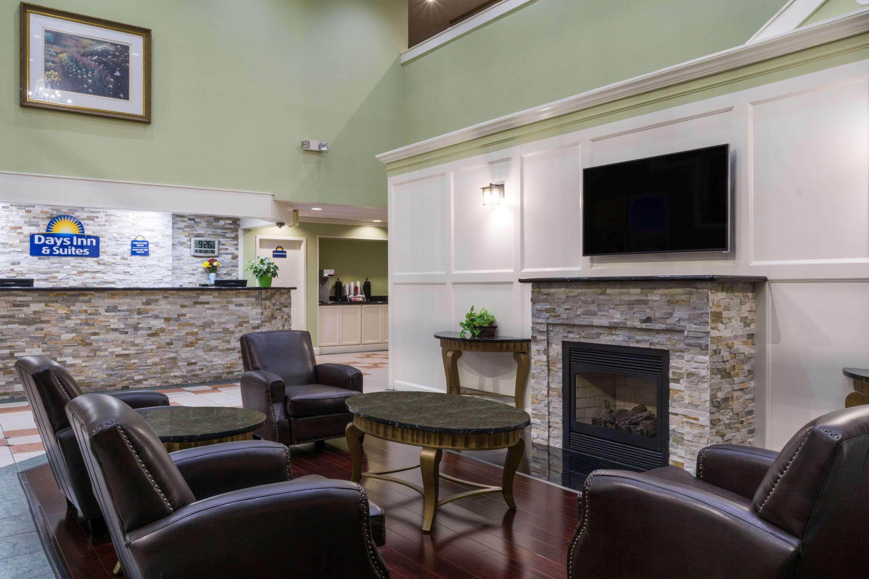 Days Inn By Wyndham Columbus East Airport Buitenkant foto