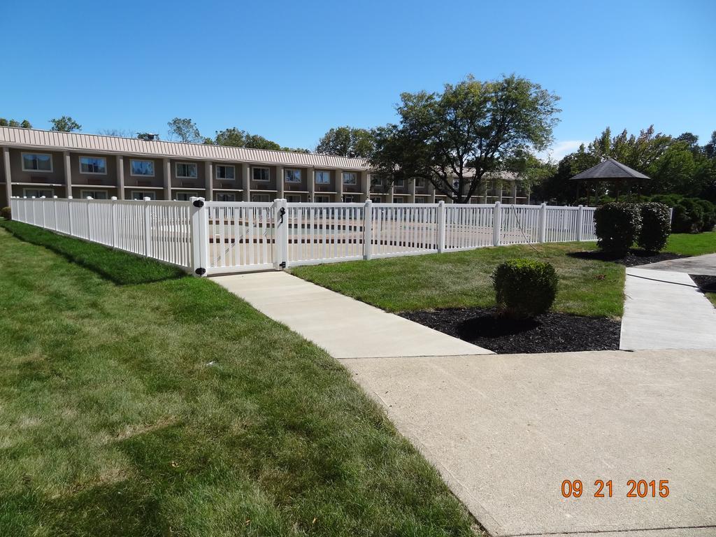 Days Inn By Wyndham Columbus East Airport Buitenkant foto